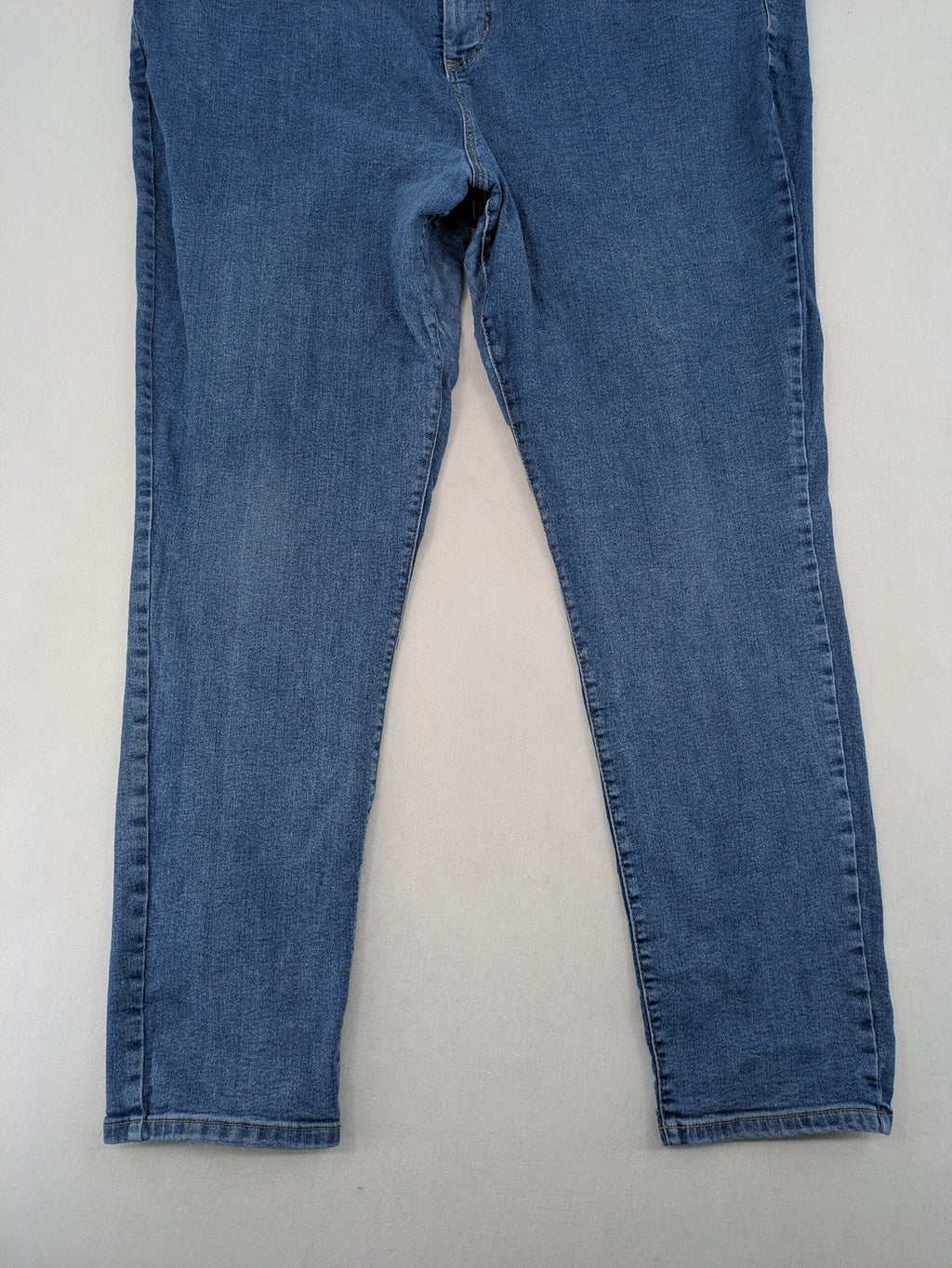 C&A blue skinny jeans with classic 5-pocket design and cotton-stretch material.