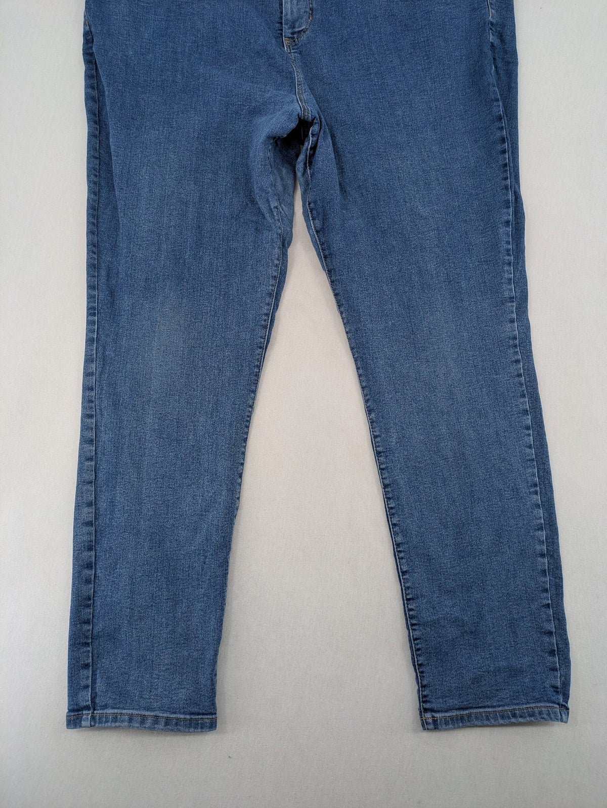 C&A blue skinny jeans with classic 5-pocket design and cotton-stretch material.