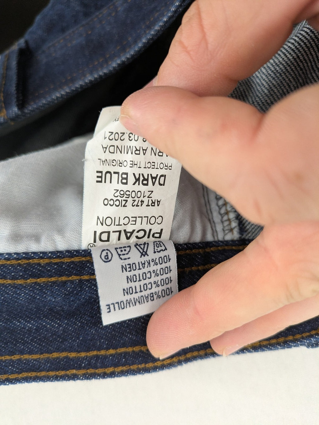Picaldi blue straight jeans with button fly and frayed hem, 5-pocket design.