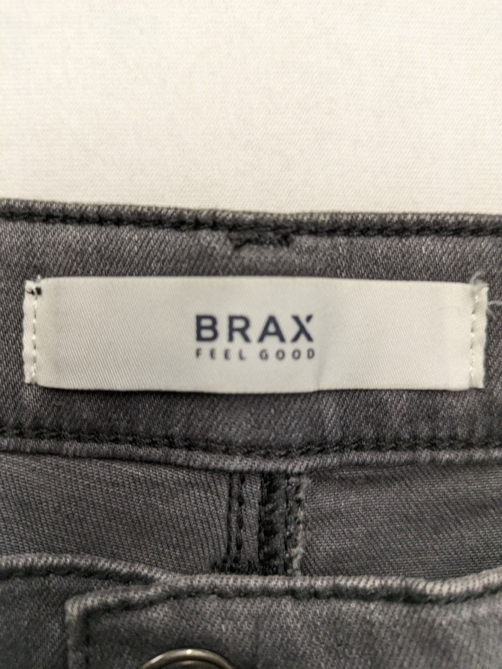 BRAX straight jeans grey with pearl detailing on outer seams, five-pocket style.