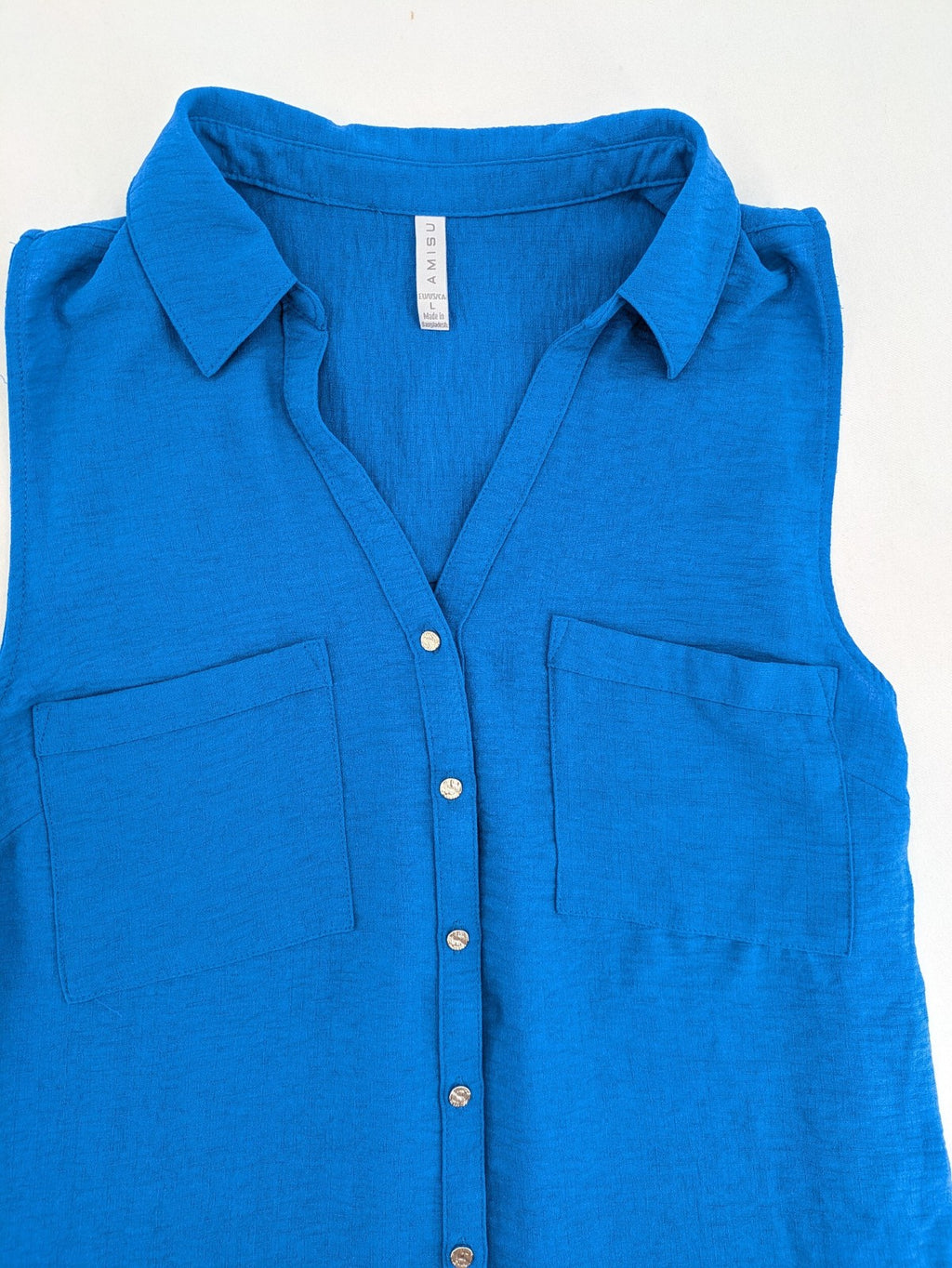 Amisu blue sleeveless blouse with classic collar, button placket, and high-low hem.