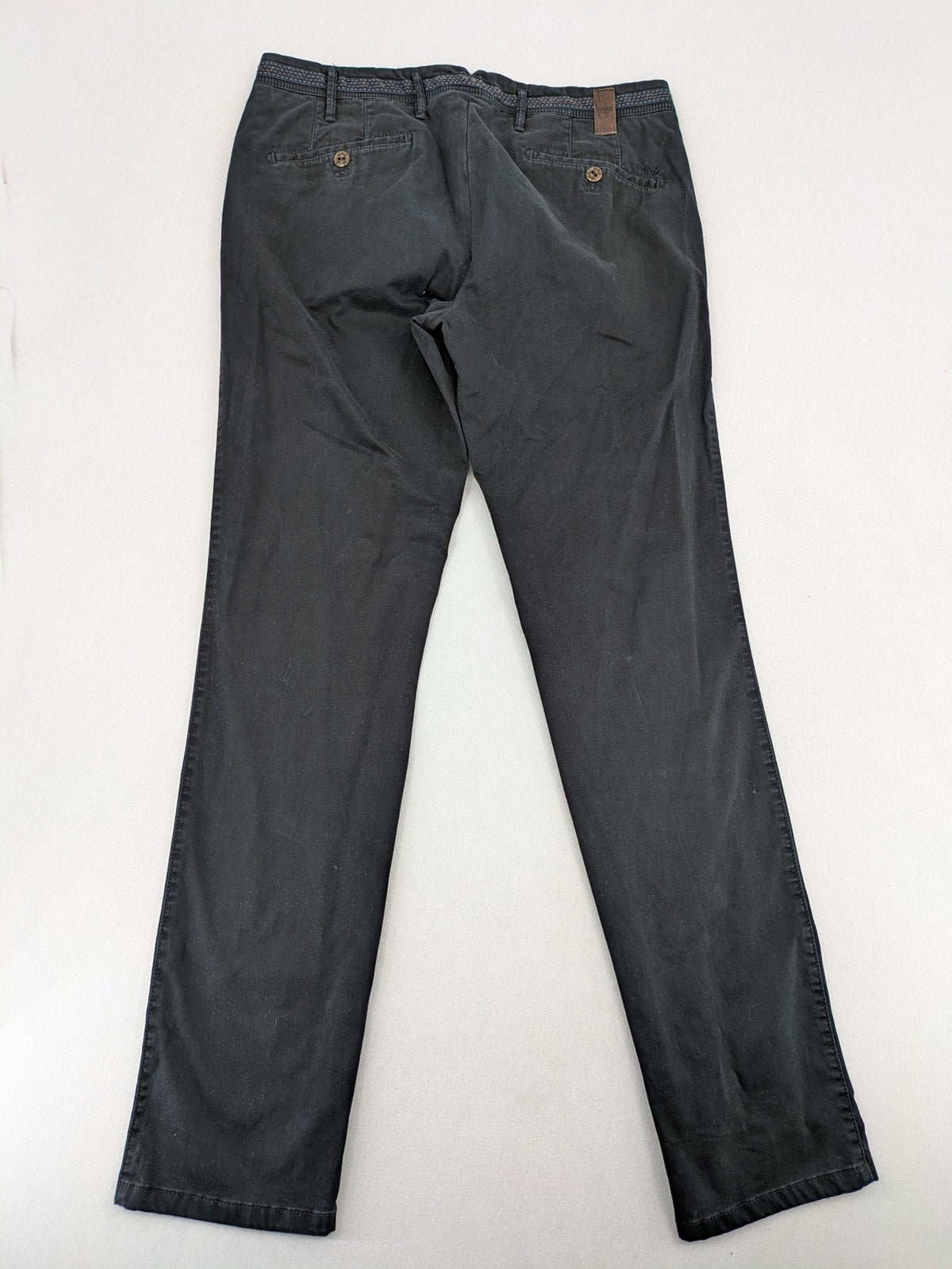 MMX grey chino pants with colorful inner waistband and premium bio-cotton blend.