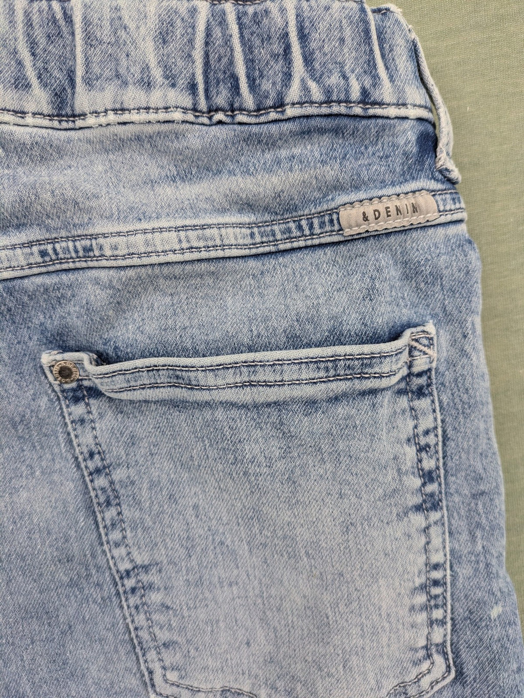 H&M blue straight jeans relaxed fit with adjustable elastic waistband and drawstring.