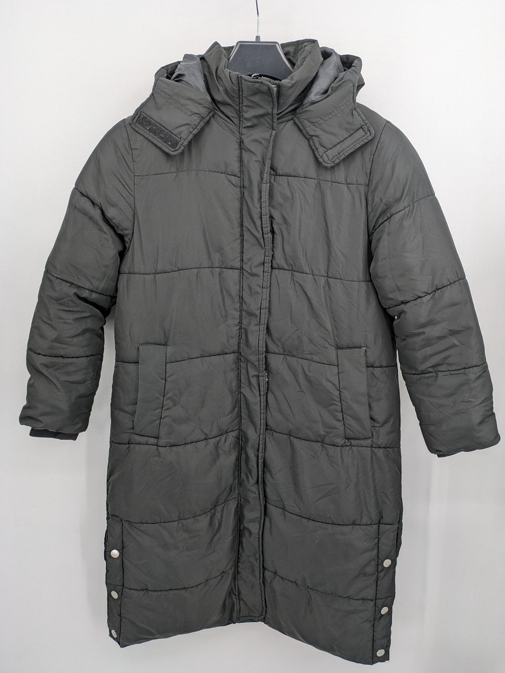 Zeeman grey quilted coat size 38 with hood and side snap buttons.