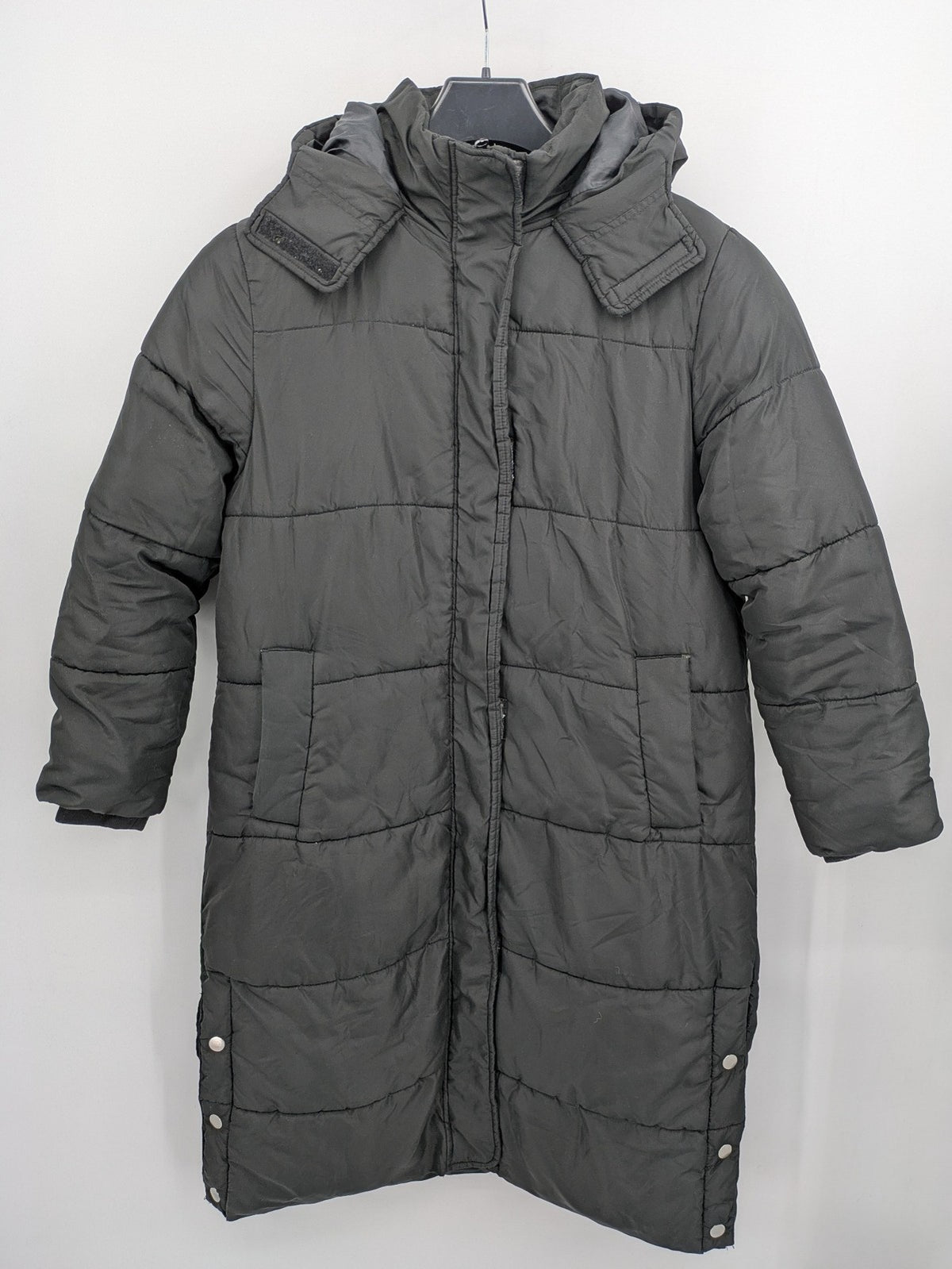 Zeeman grey quilted coat size 38 with hood and side snap buttons.