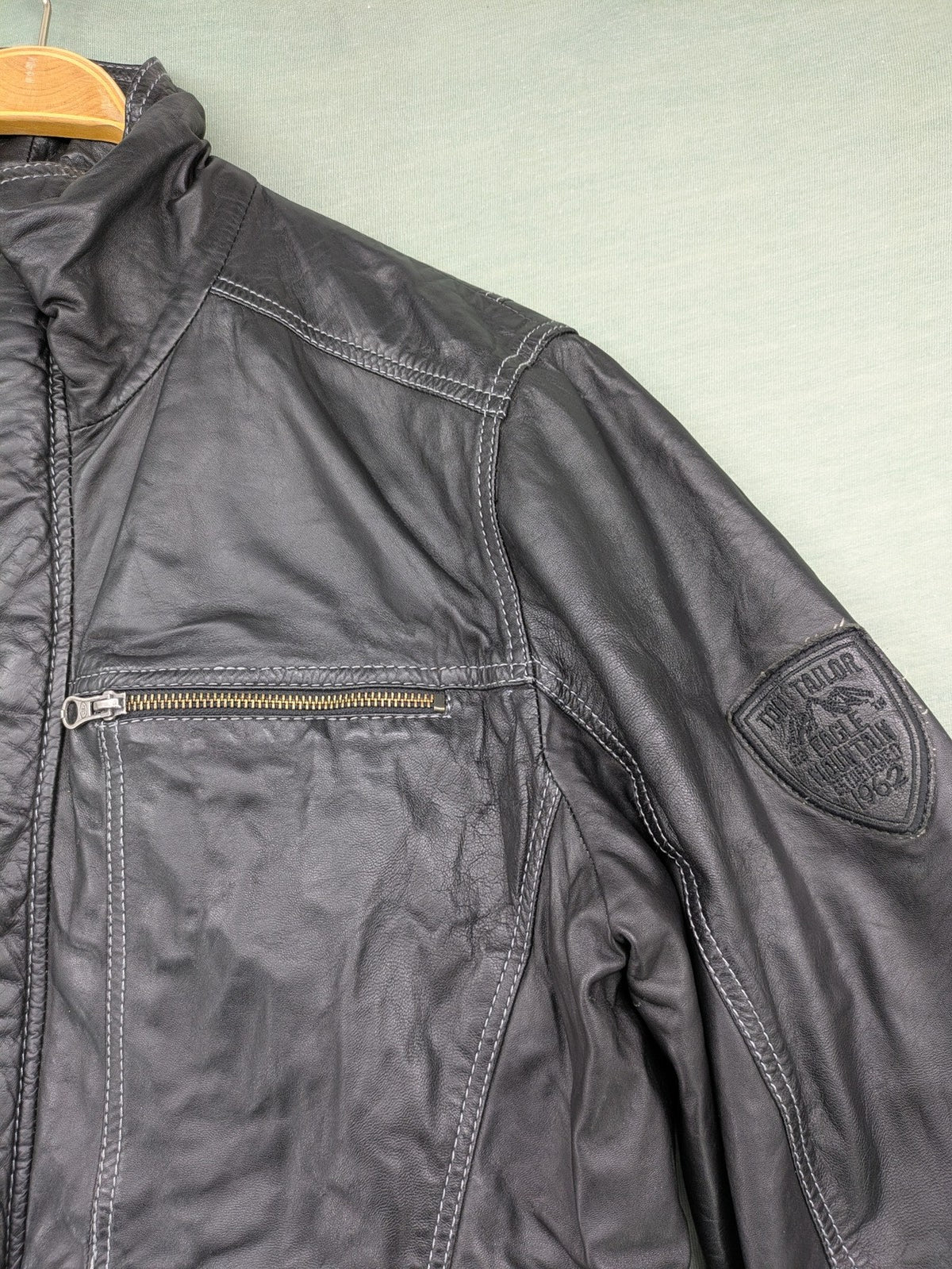 Tom Tailor black leather jacket vintage style with multiple pockets and contrast stitching.