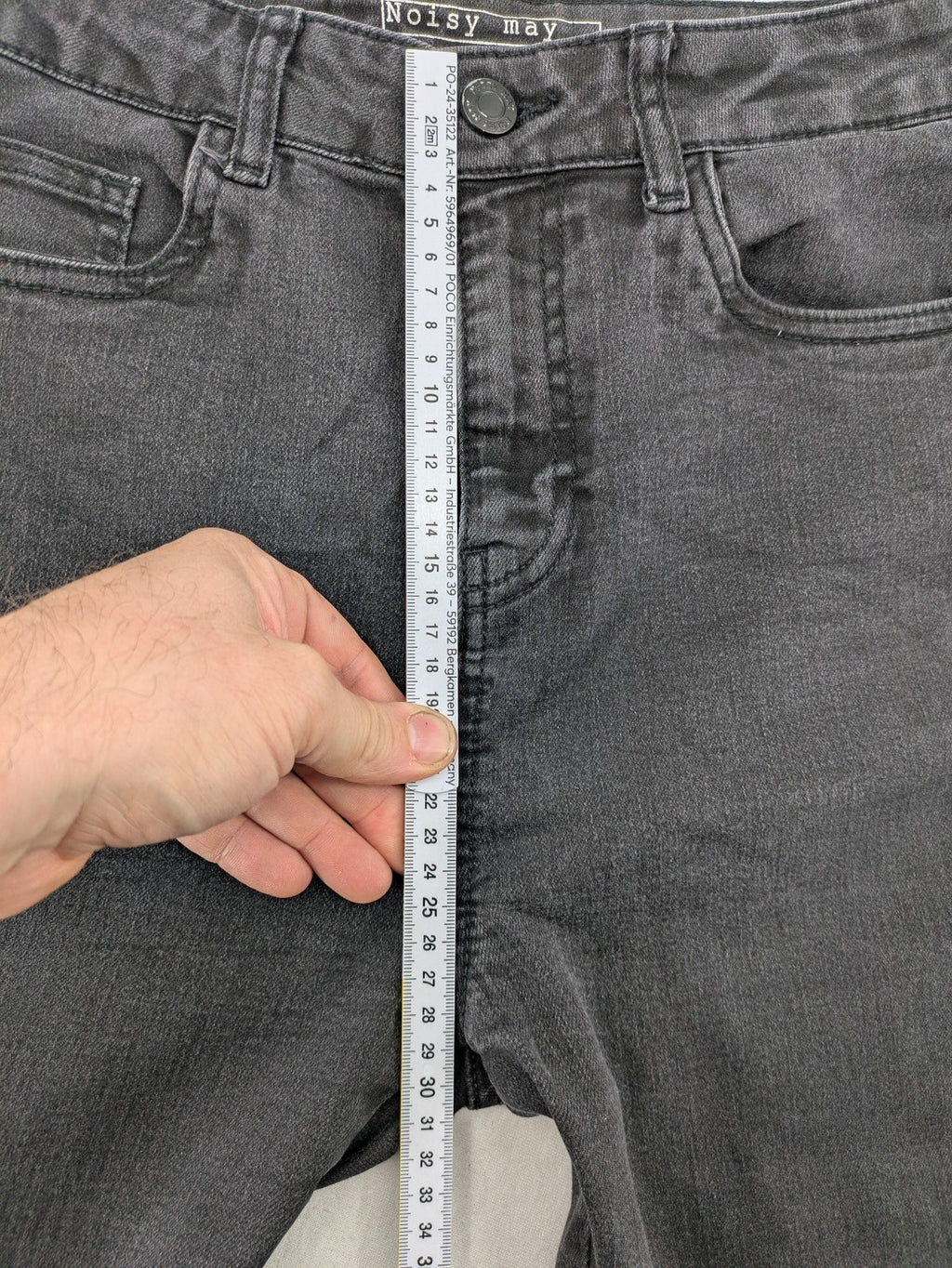 Noisy May grey skinny jeans with classic 5-pocket design and button closure.