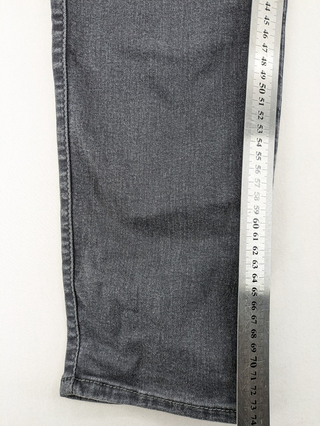 Bonita grey straight jeans 5-pocket style with stretch material and slim fit design.