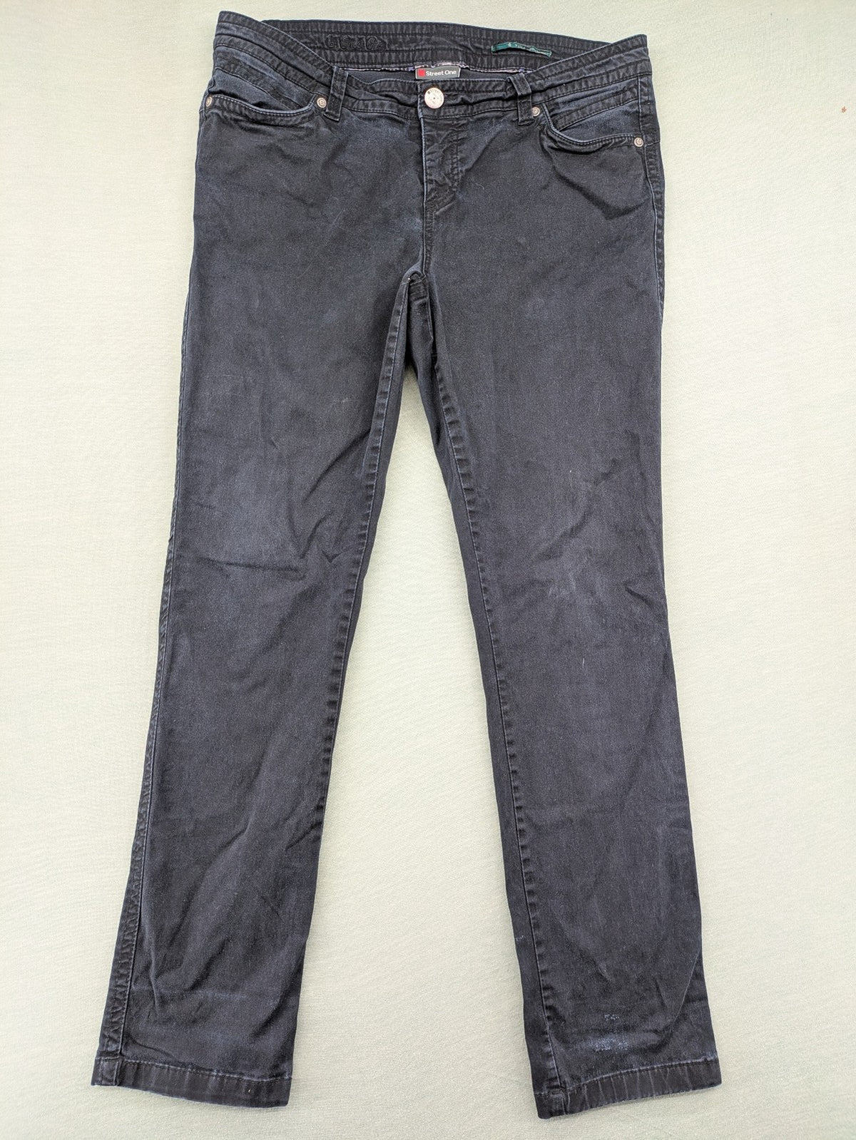 Street One grey slim fit pants with classic 5-pocket style and mid-rise waist.