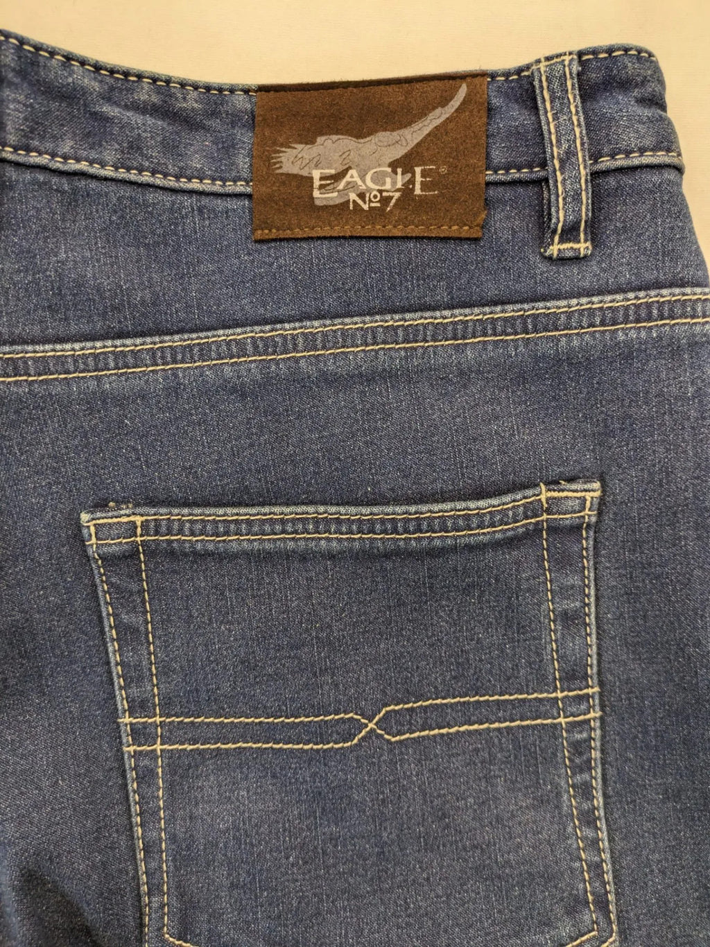 Eagle N°7 blue straight jeans with five-pocket design and soft thermal lining.