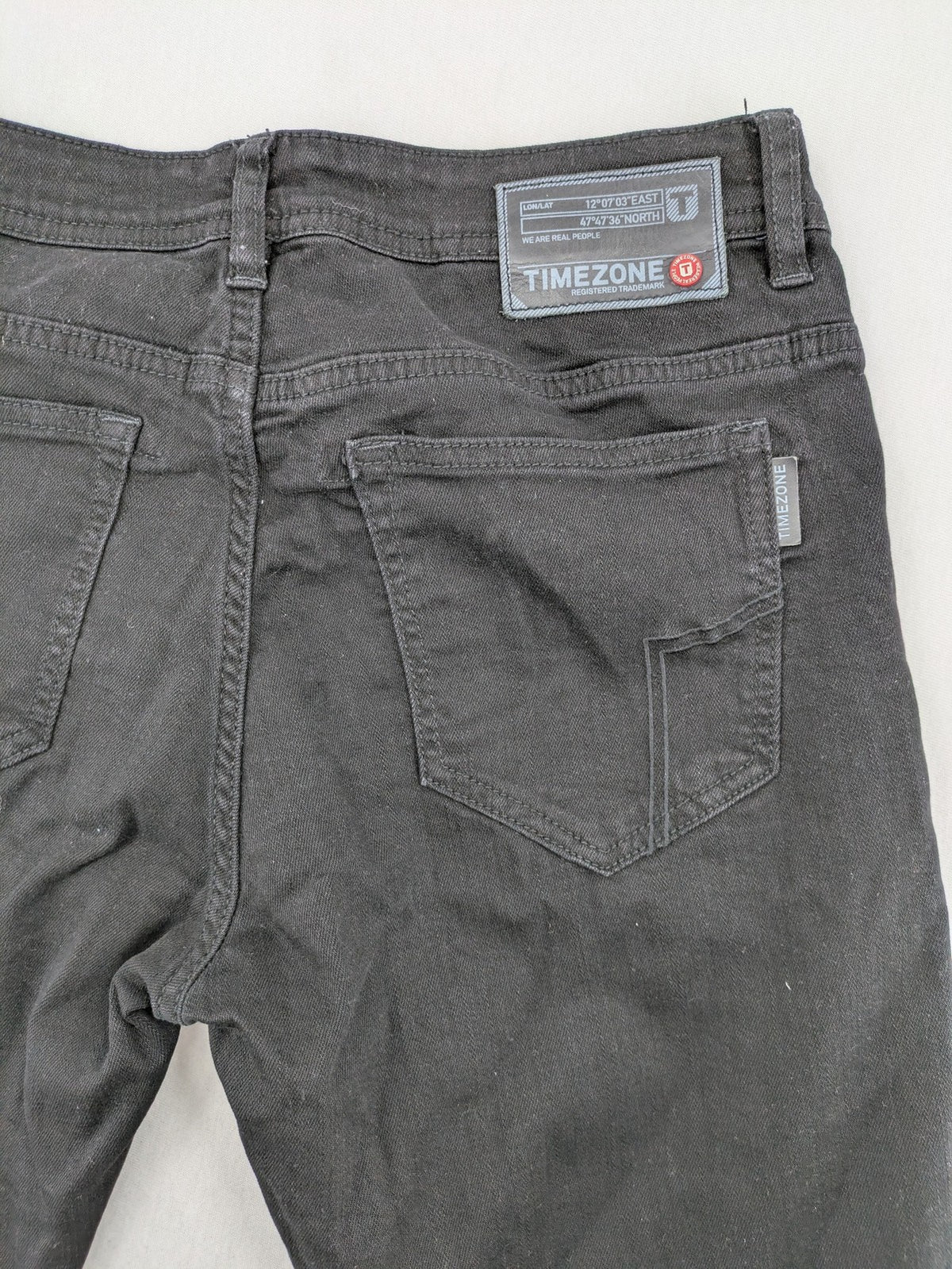 Timezone grey straight jeans slim fit 5-pocket design with stretch material