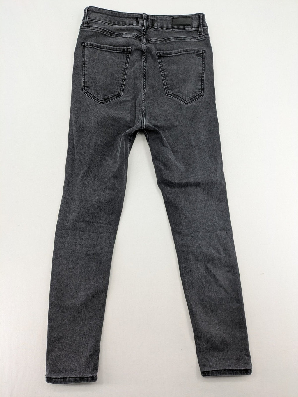 LTB grey skinny jeans with ultra high rise and washed look, model Marcella X.