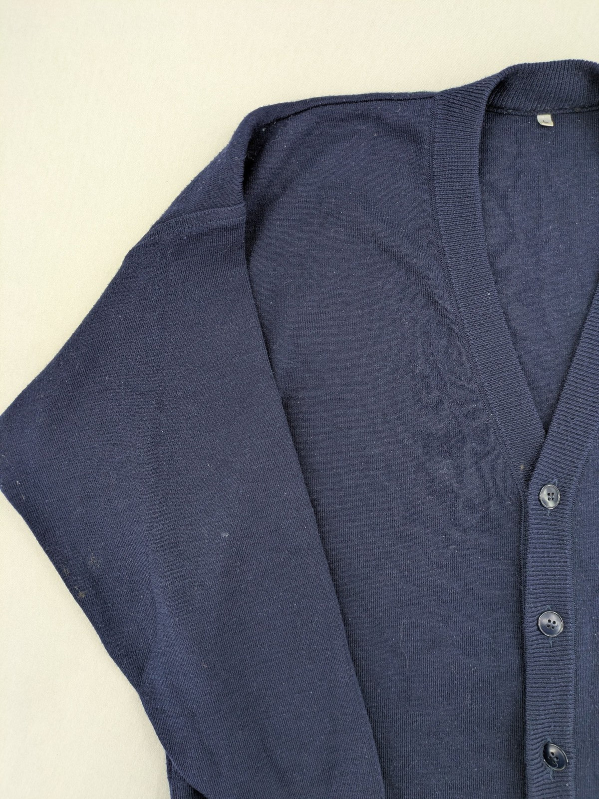 Schurwolle navy knit jumper classic V-neck with button placket, made from wool blend.