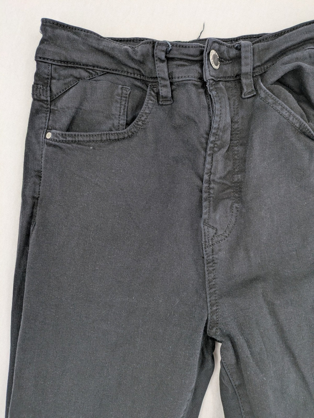 Stradivarius black skinny jeans high waist raw hem five-pocket style