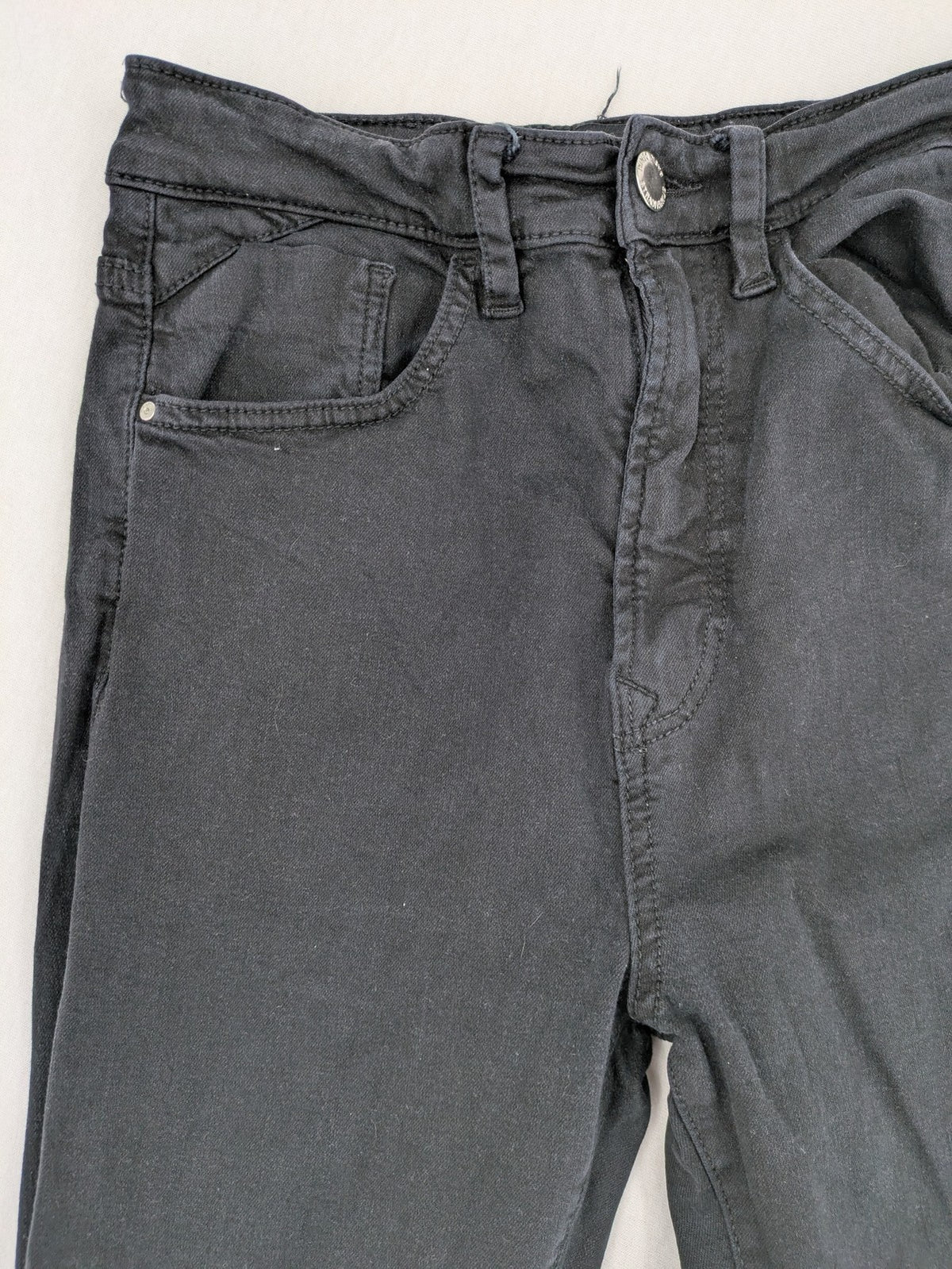 Stradivarius black skinny jeans high waist raw hem five-pocket style