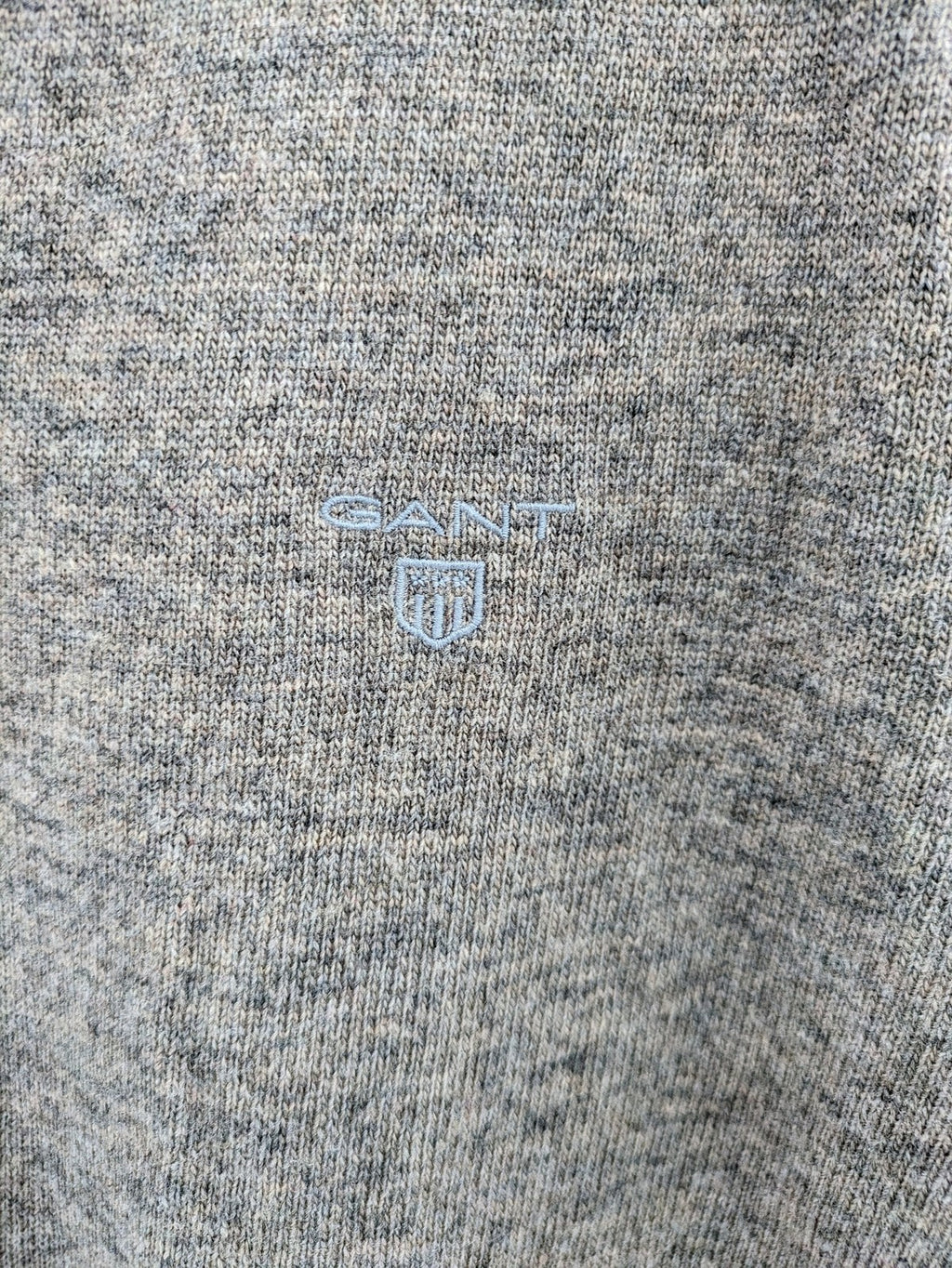 GANT grey V-neck sweater extra fine lambswool with subtle embroidered logo.