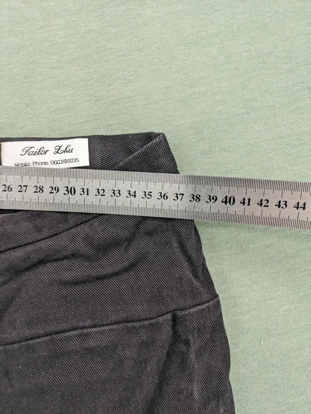Tailor black culotte pants high waist wide leg with discreet back zipper.