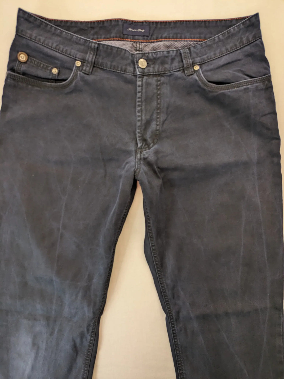 Christian Berg grey straight jeans with classic 5-pocket design and stretch cotton material.