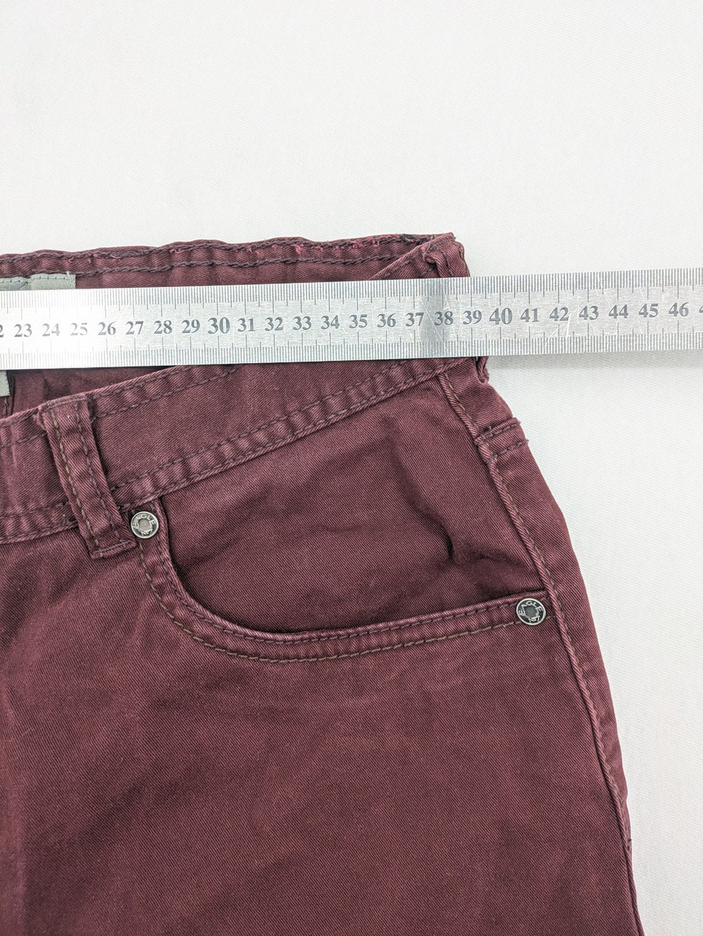 Baumwolle burgundy straight jeans 5-pocket design with brand logo and stretch material