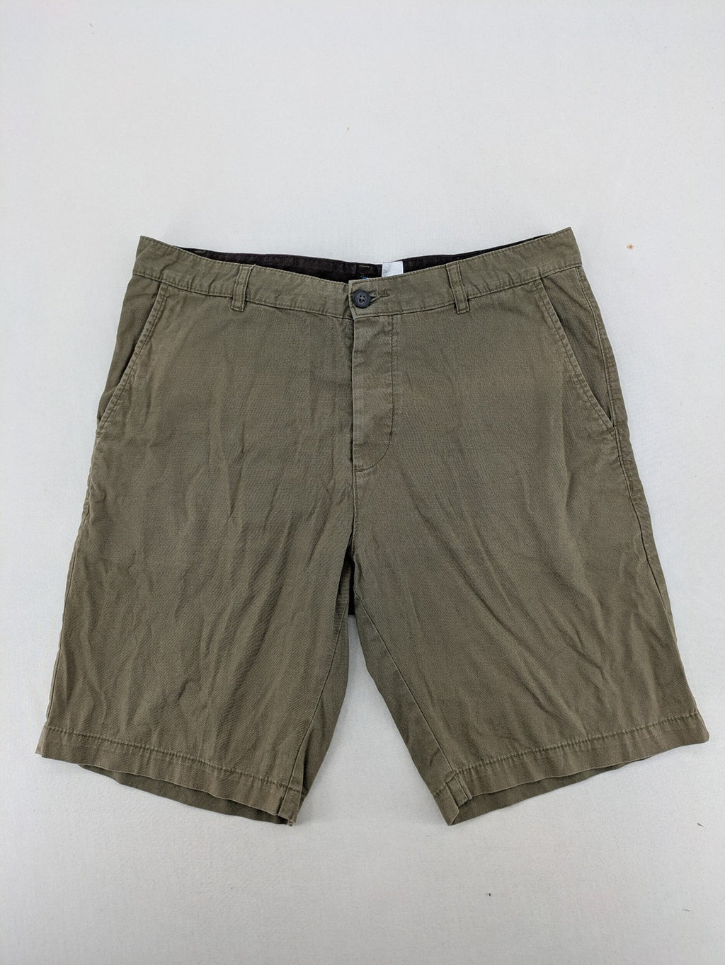 H&M Divided khaki chino shorts flat front design with practical pockets.