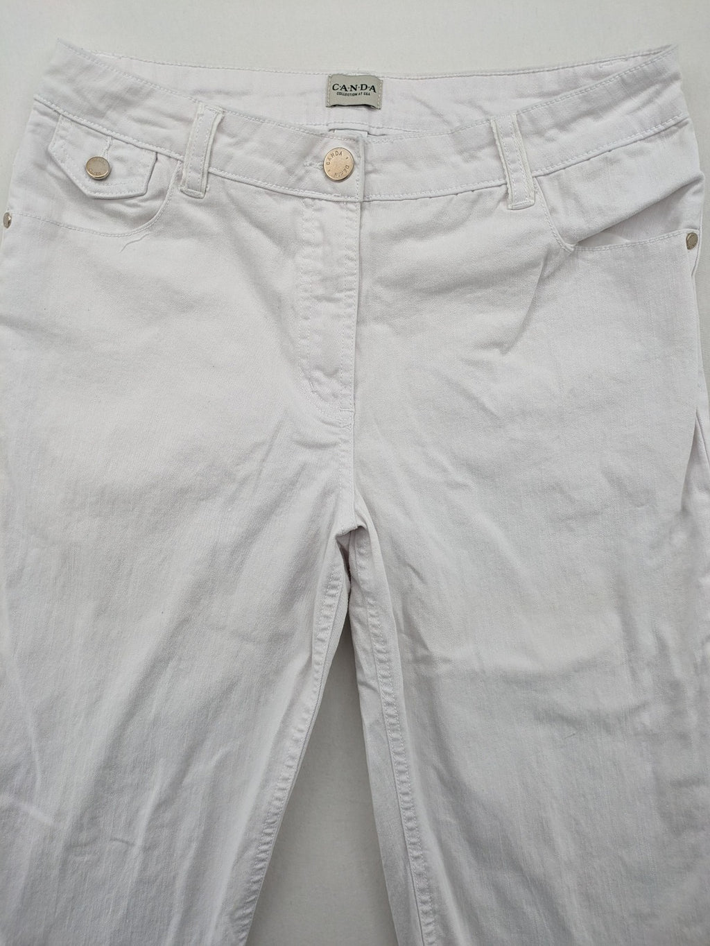 Canda white capri pants cotton-elastane blend with decorative zippers and stylish pockets.