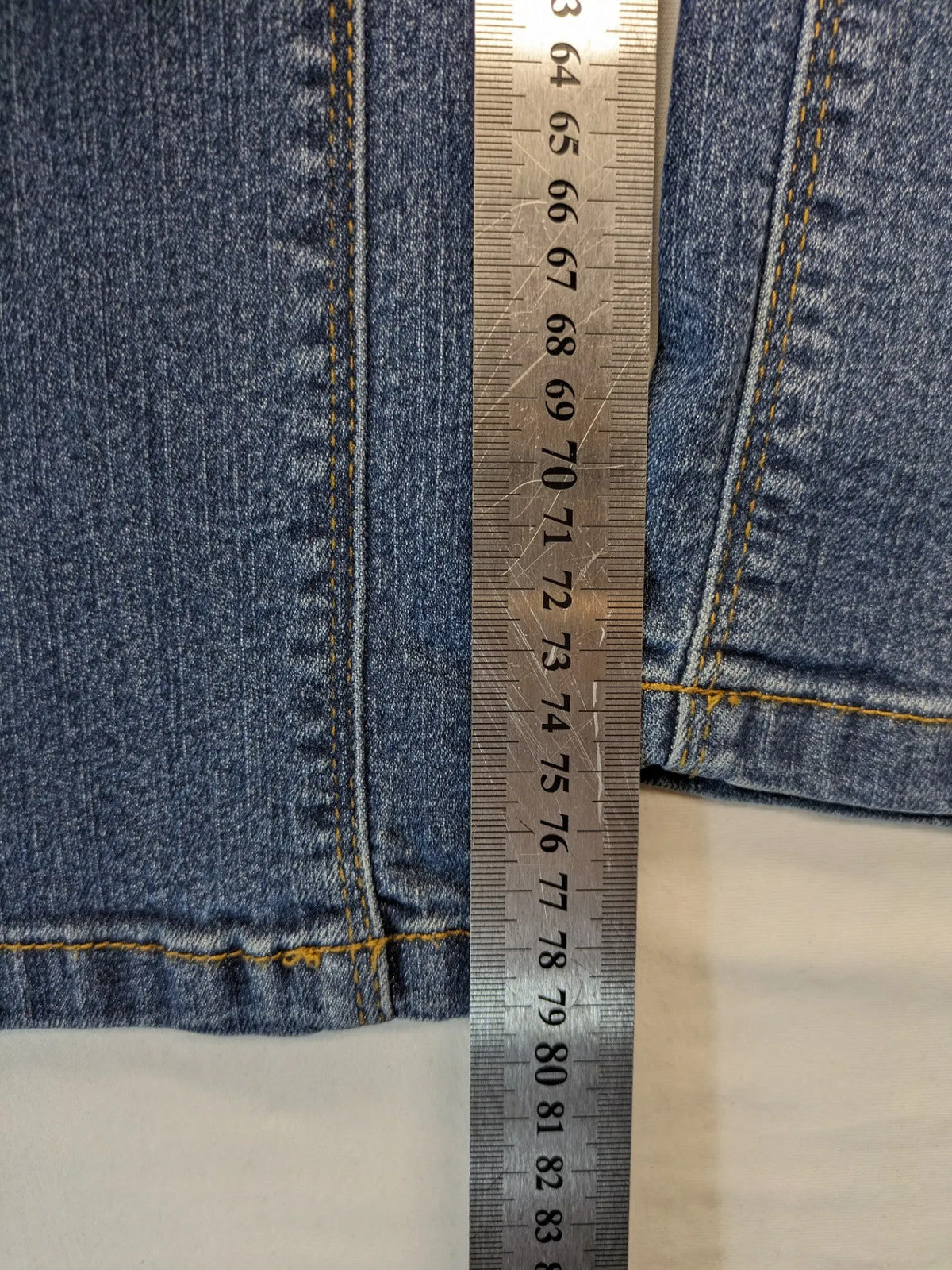 john baner blue straight jeans 5-pocket design with colorful rivets and whiskering effects