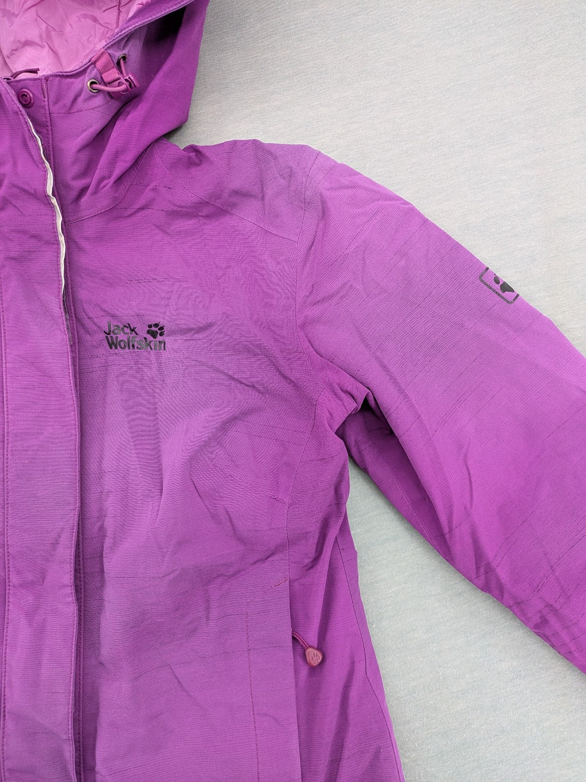 Jack Wolfskin pink purple outdoor jacket with hood, Texapore technology, Microguard insulation.
