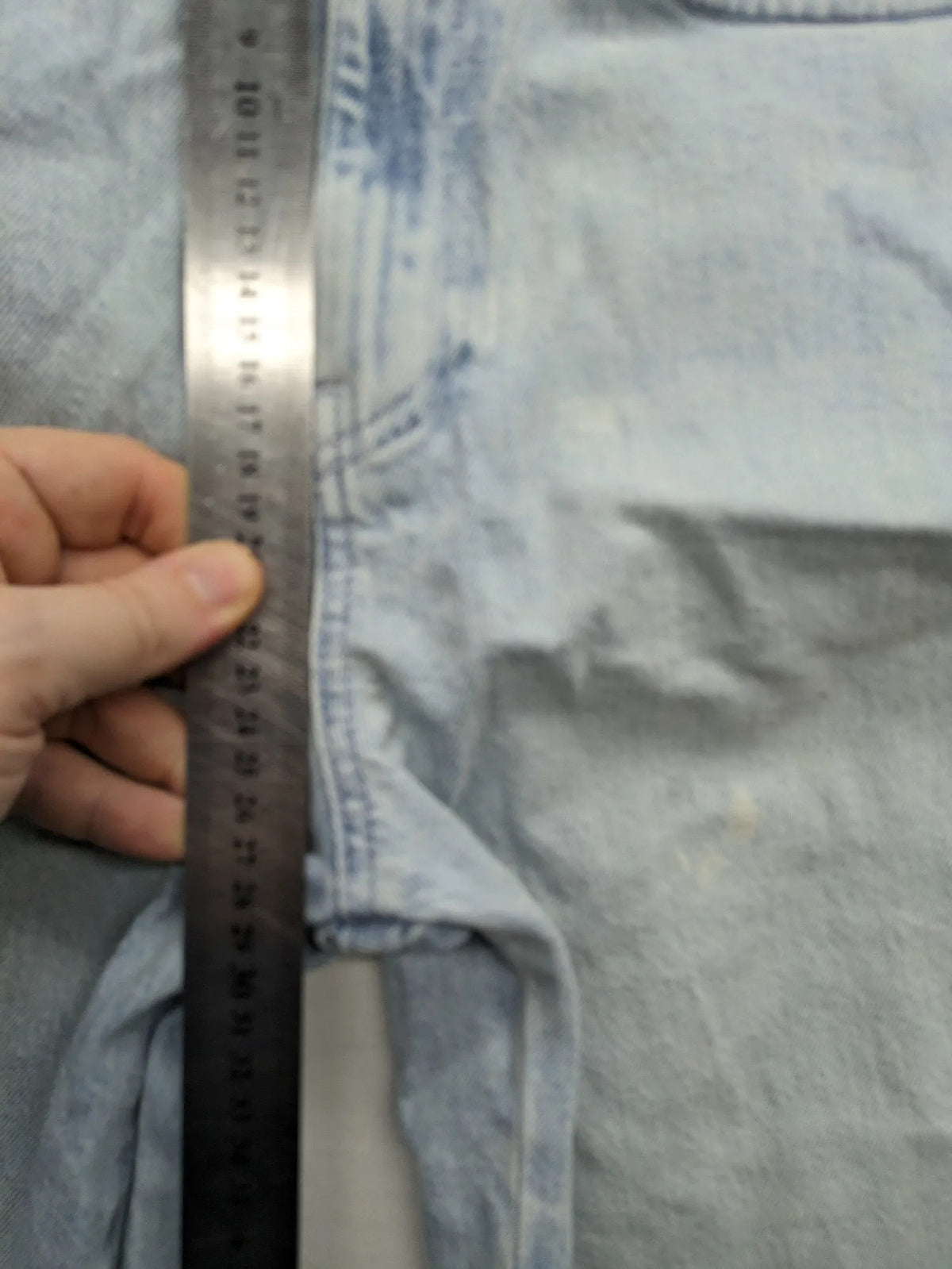 Hollister blue straight jeans ultra high-rise wide leg with frayed hem and classic five-pocket design.