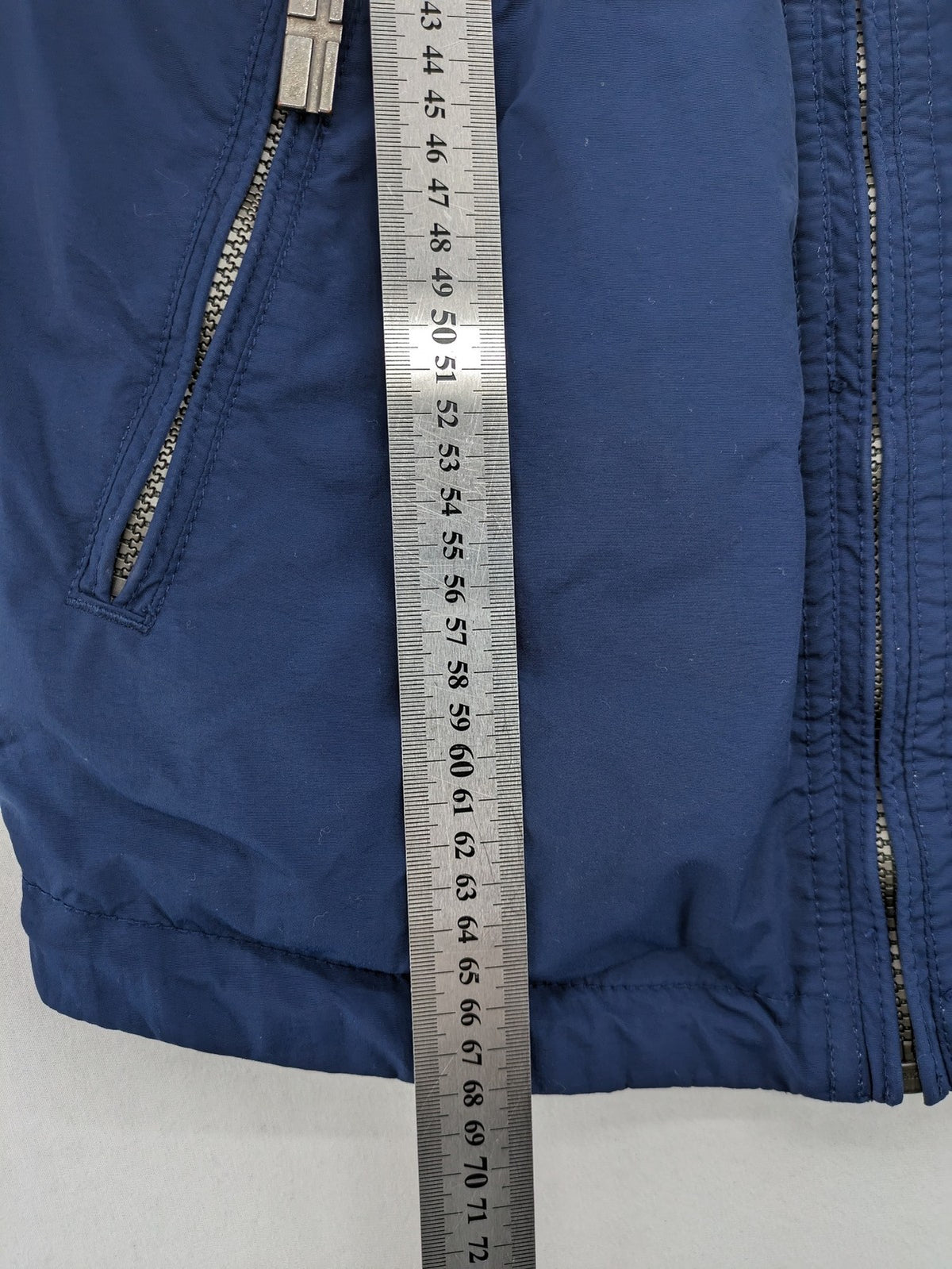 Helly Hansen navy jacket with red accents and logo, full zip, breathable mesh lining.