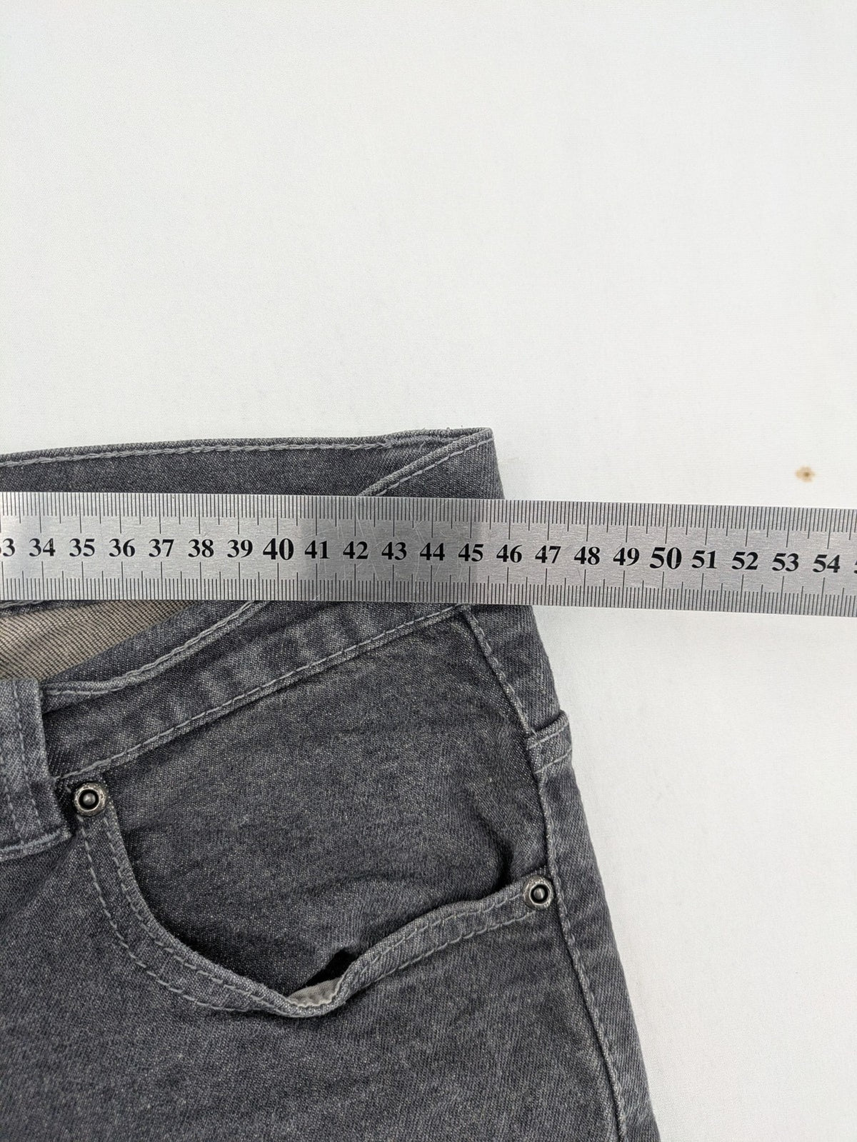 Atlas For Men grey straight jeans 5-pocket design with stretch material for comfort.