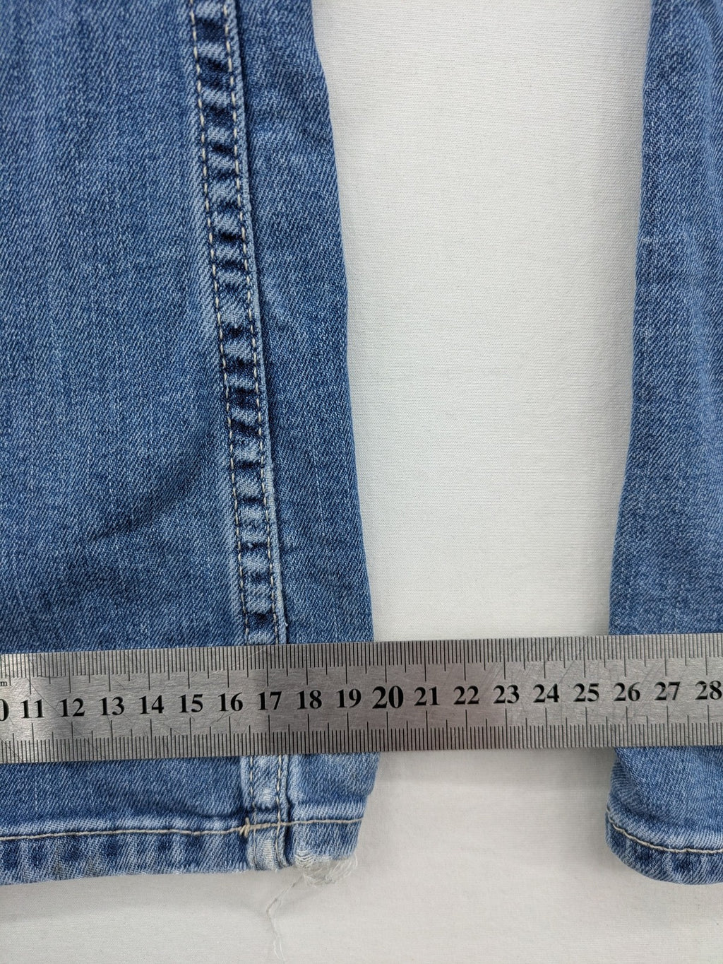 H&M blue bootcut jeans size 146, medium wash, stretch denim material.