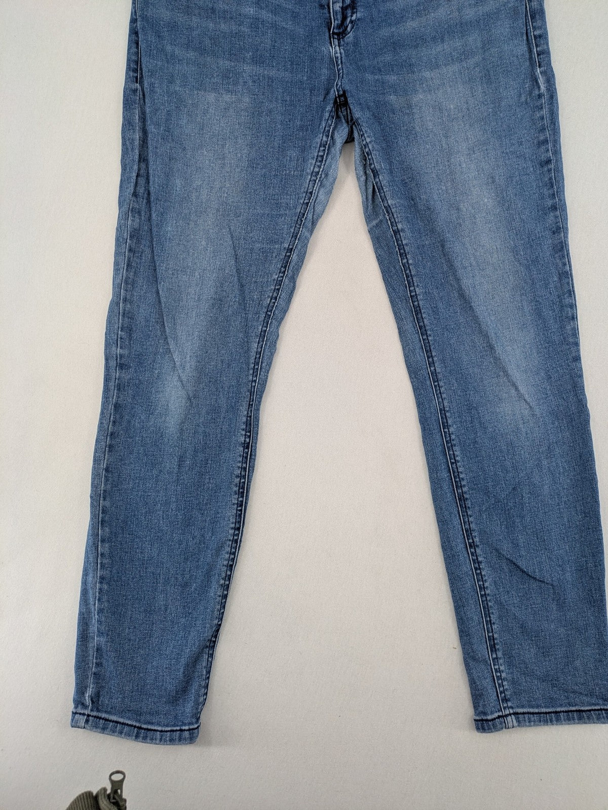 Comma blue skinny fit jeans with classic 5-pocket design and stretch denim material.