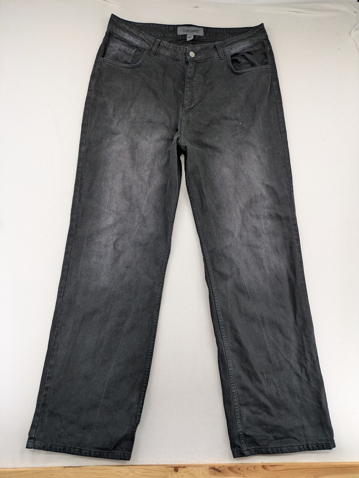 Colors grey straight jeans with washed look and classic 5-pocket design.