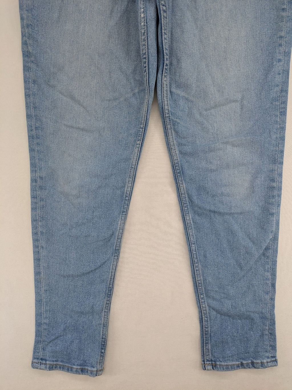 H&M Divided blue mom jeans high waist tapered fit with classic wash and durable cotton blend.