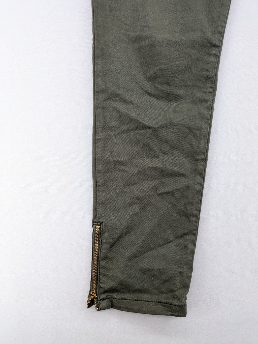 Maison 123 green cargo pants with ankle zippers and gold metal details.