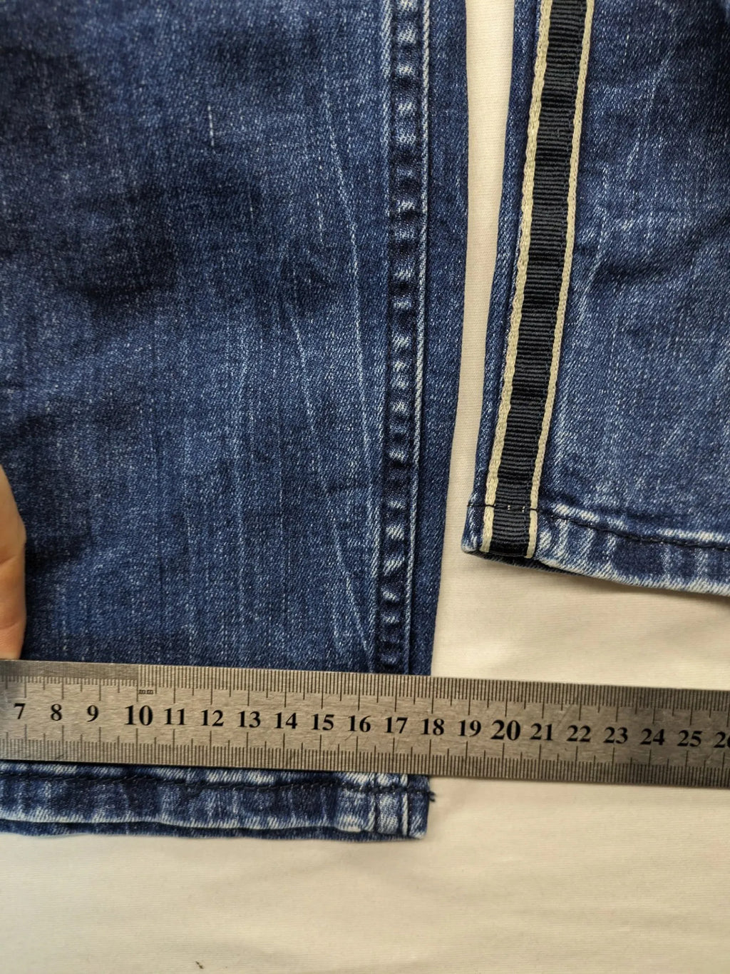 Cecil blue straight jeans with grey side stripe, five-pocket style, stretch denim.