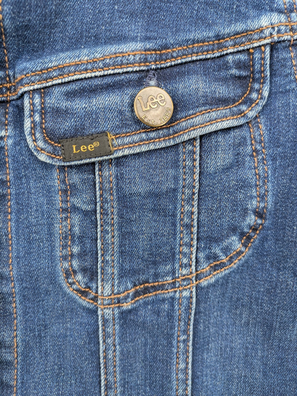 Lee blue denim jacket classic slim fit with button closure and chest pockets