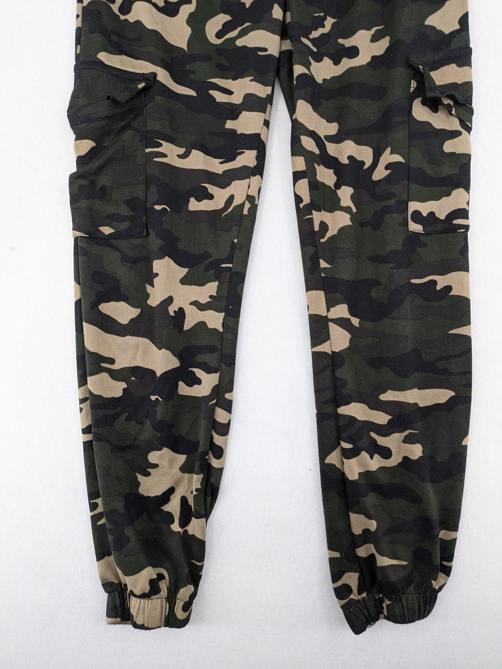 Cargo hunting & tactical pants beige cream camouflage pattern with side pockets and elastic cuffs.
