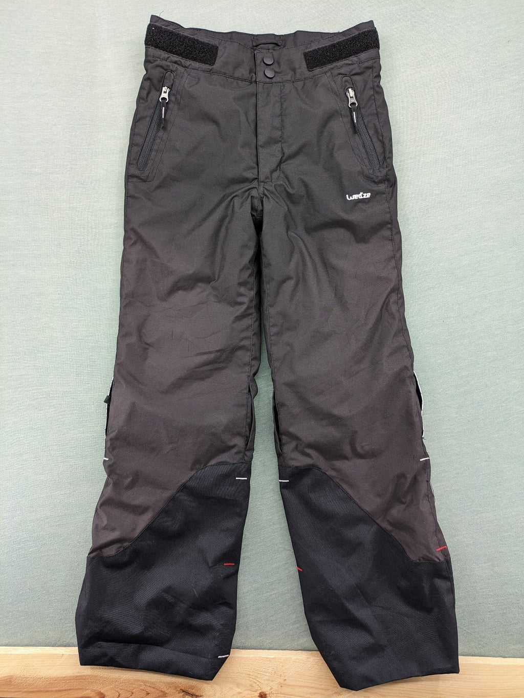 Wed'ze black ski pants with adjustable waistband, zip pockets, and Pull'n'Fit system.