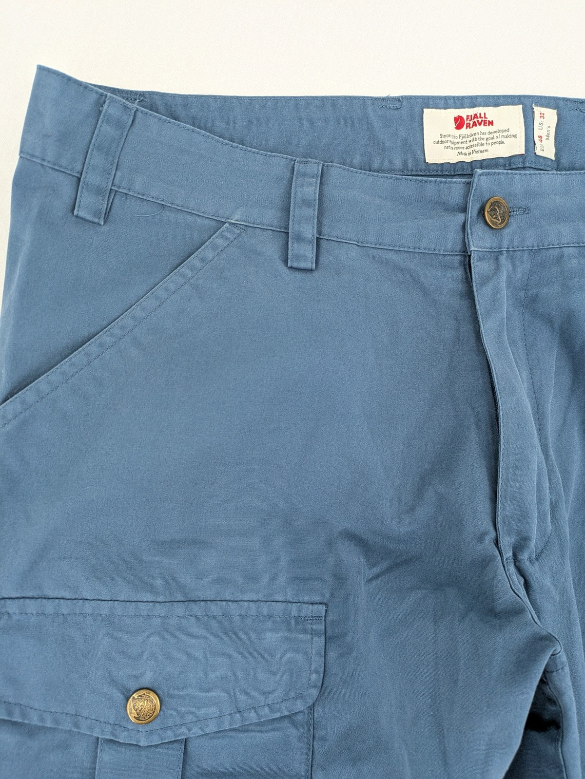 Fjällräven blue trousers G-1000 fabric, regular fit, mid waist, versatile for outdoor activities.
