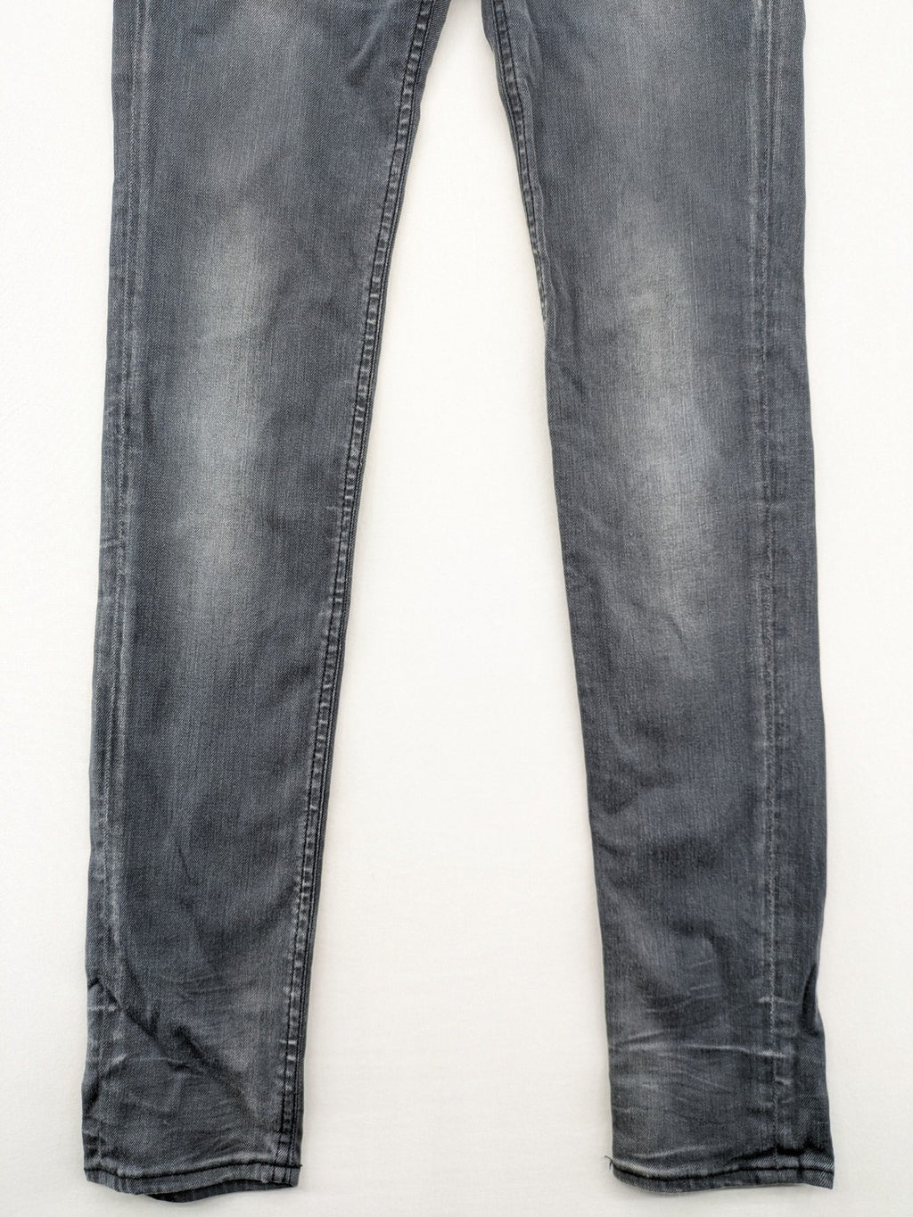 Le Temps des Cerises grey skinny jeans high waist with faded wash and logo detail.