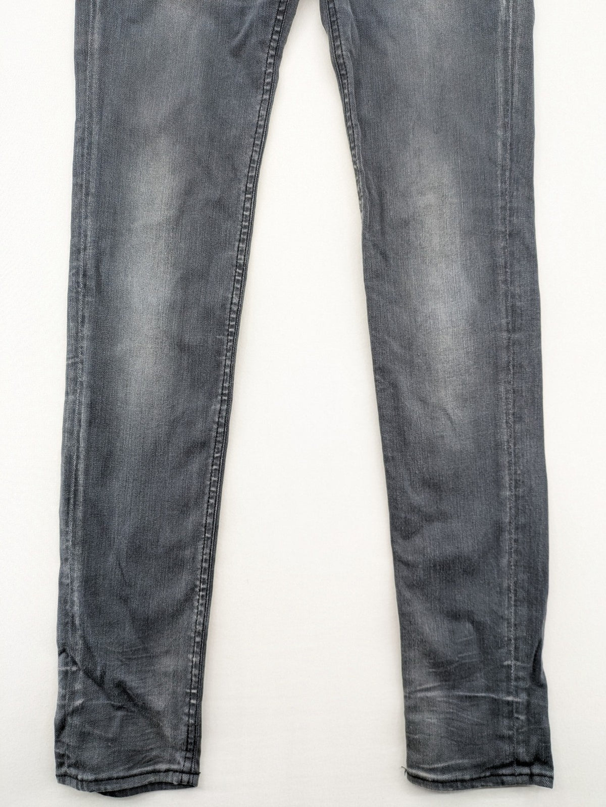Le Temps des Cerises grey skinny jeans high waist with faded wash and logo detail.