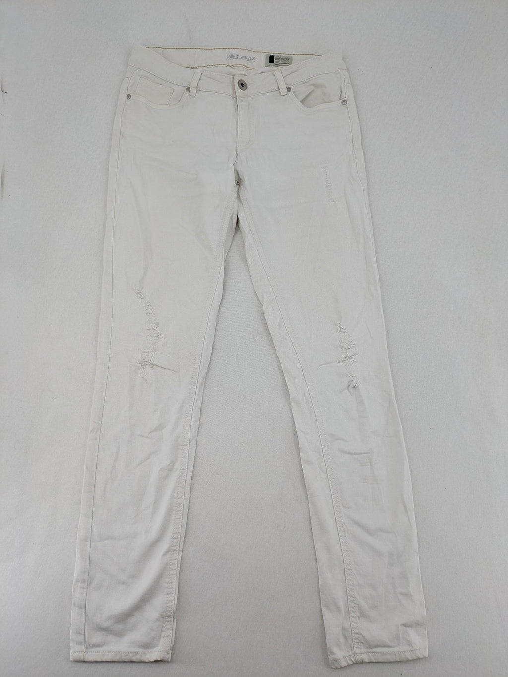 Denim 1982 white skinny jeans with distressed details and classic 5-pocket design.