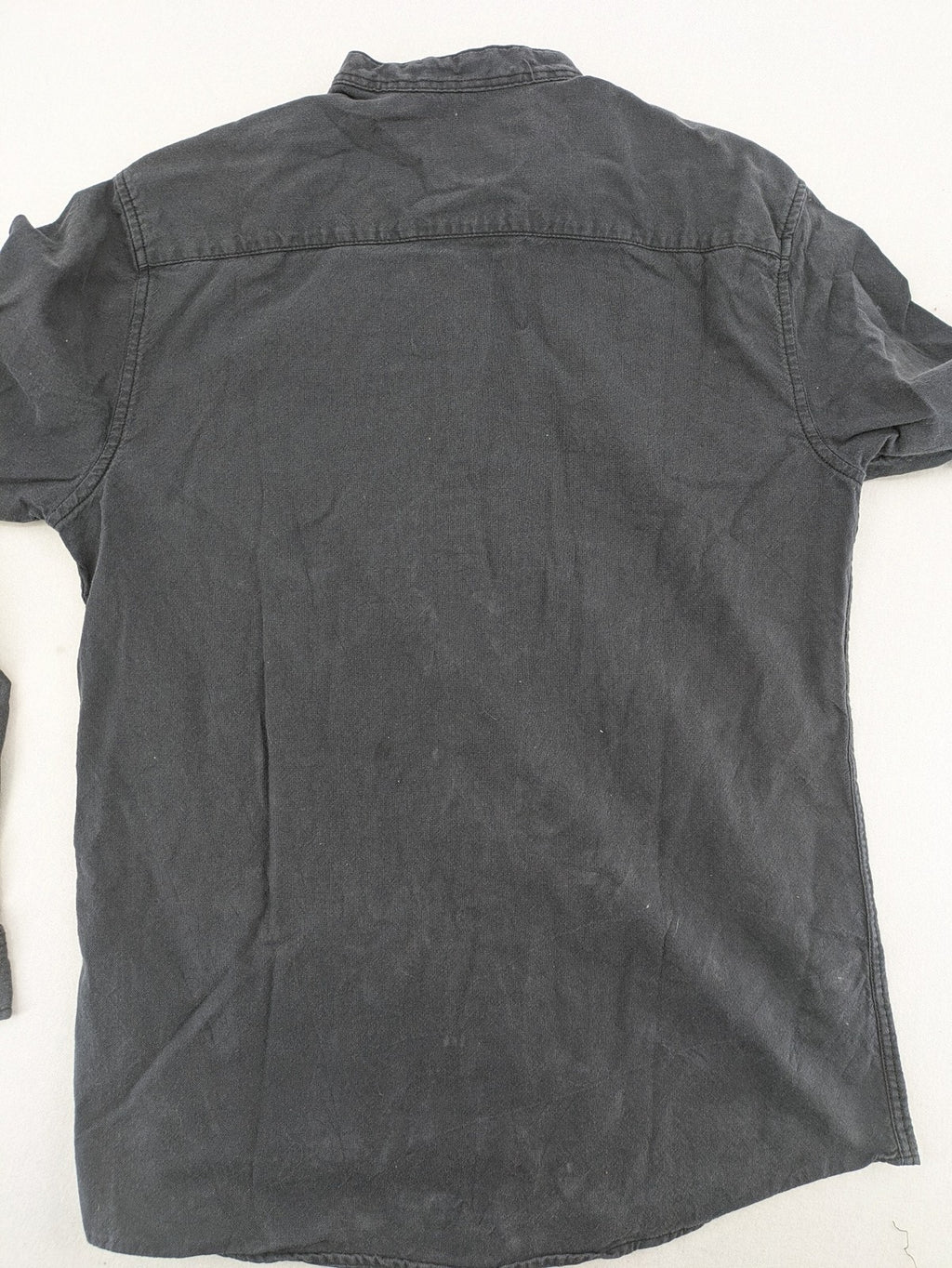 Clockhouse grey long-sleeve shirt with stand-up collar and chest pocket, 100% cotton.