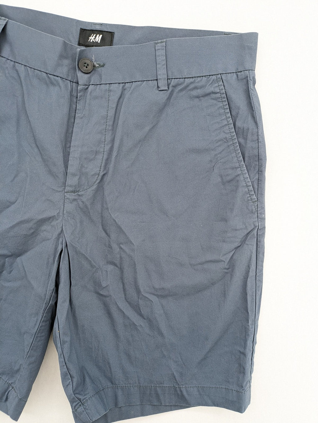 H&M blue chino shorts classic style with button and zipper, 100% cotton.