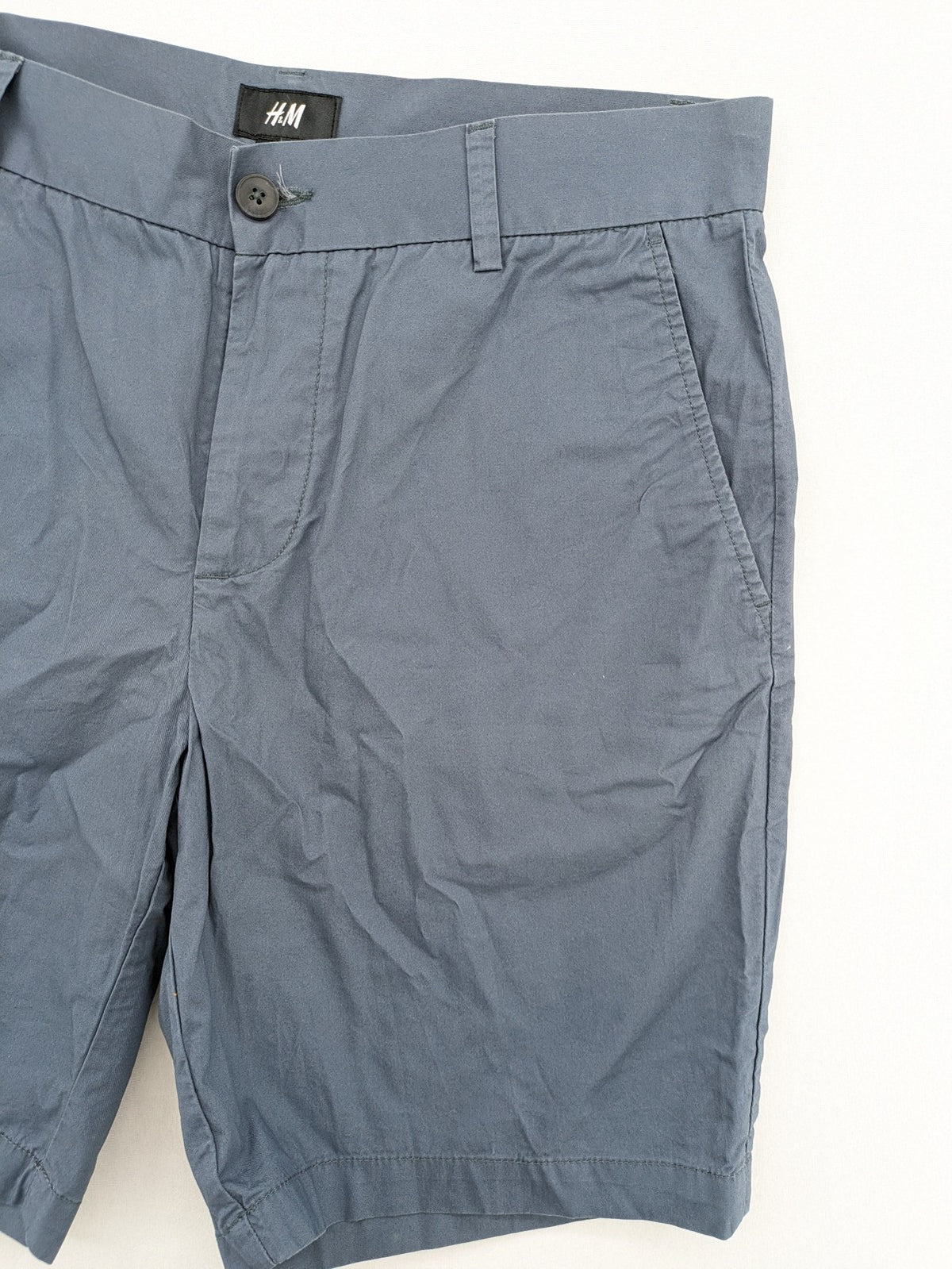 H&M blue chino shorts classic style with button and zipper, 100% cotton.