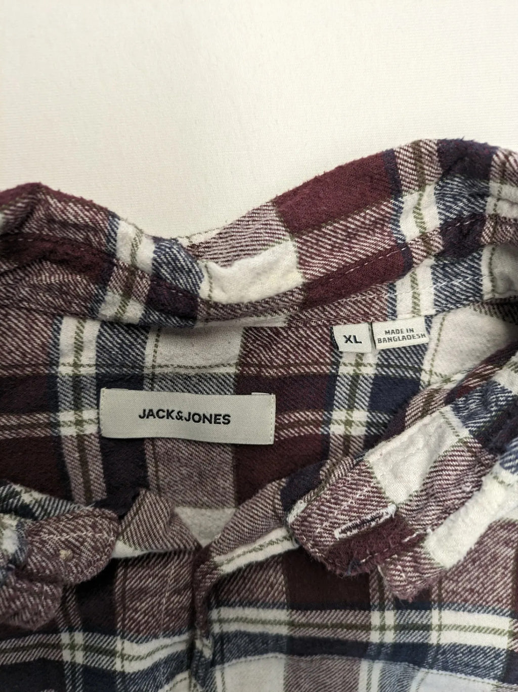 Jack & Jones flannel shirt red check pattern, long sleeves, 100% cotton, classic collar.