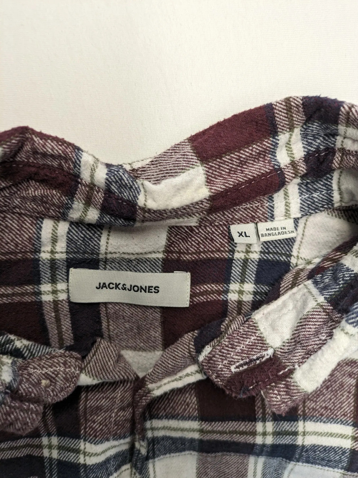 Jack & Jones flannel shirt red check pattern, long sleeves, 100% cotton, classic collar.