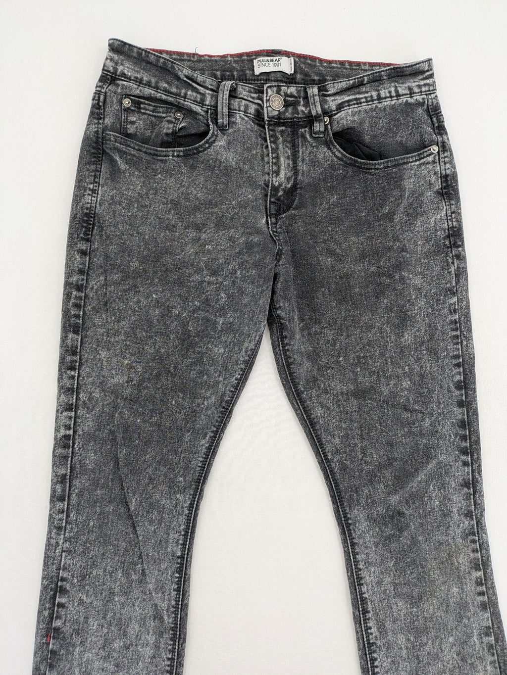 Pull&Bear black acid wash straight jeans slim fit with faded denim texture.