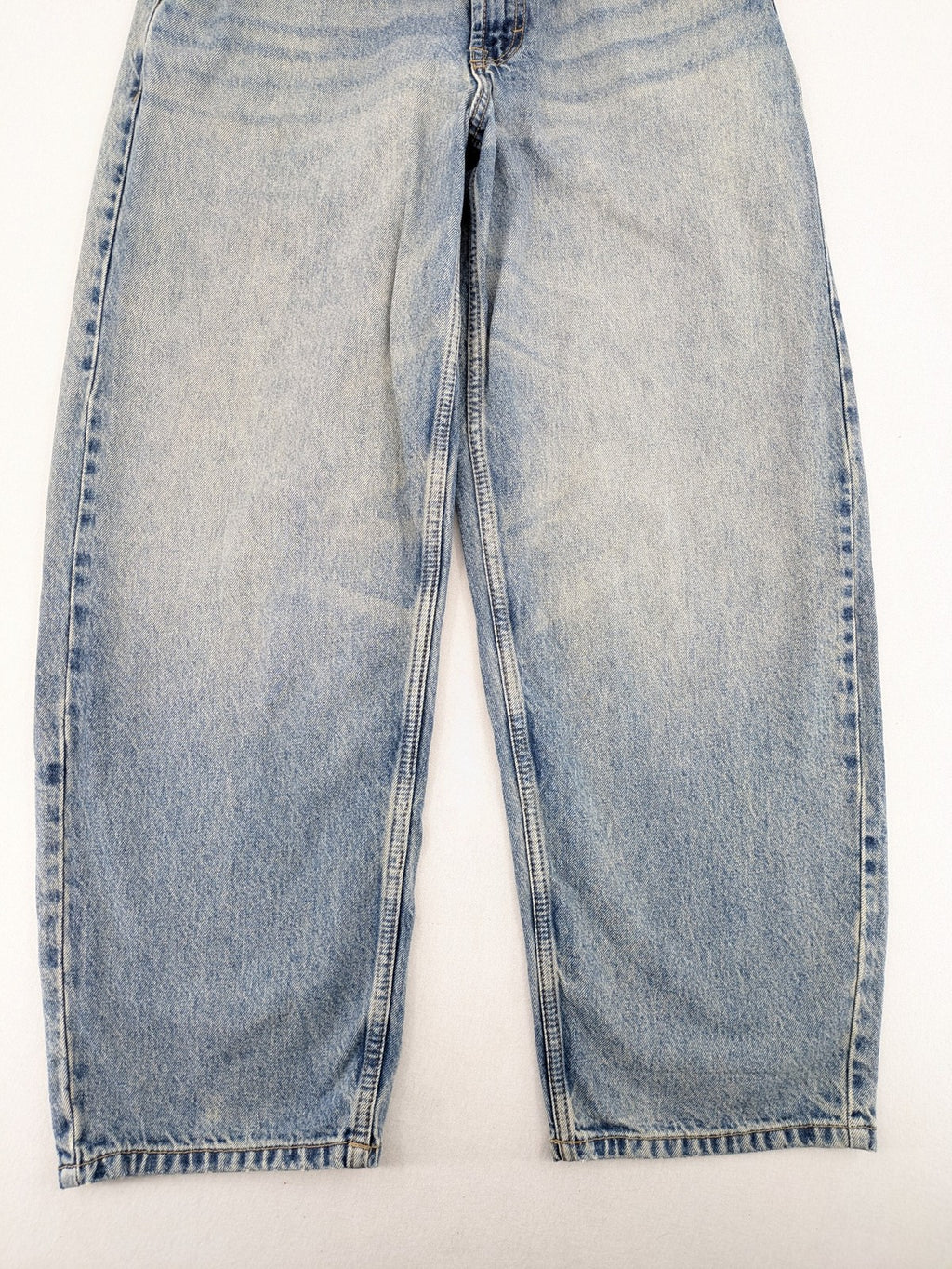 Bershka blue wide leg jeans high waist baggy style with light wash and cotton material.